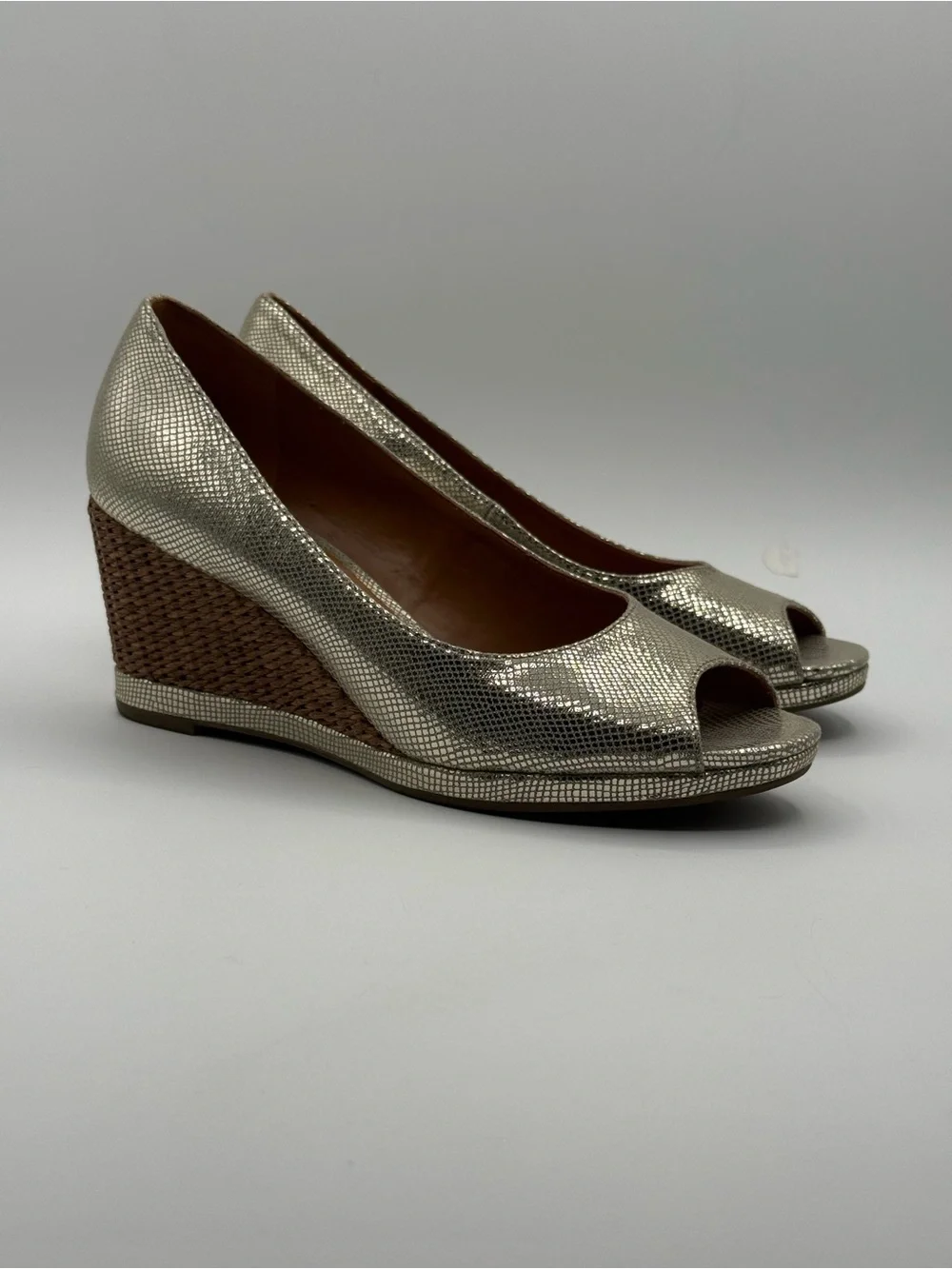 Naturalizer N5 Comfort Women’s Metallic Gold Peep Toe Wedge Pumps Textured Heel